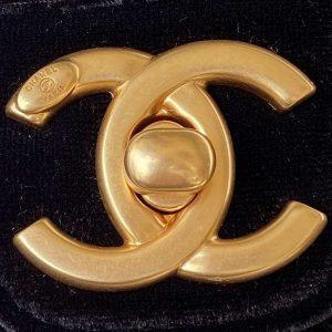 chanel as3432 small flap bag velvet enamel gold tone metal black 003 luxibags.ru .jpg