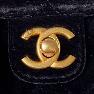 chanel as3442 mini flap bag velvet enamel gold tone metal black 003 luxibags.ru .jpg