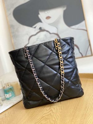 chanel as3519 chanel19 shopping bag shiny lambskin black 002 luxibags.ru .jpg