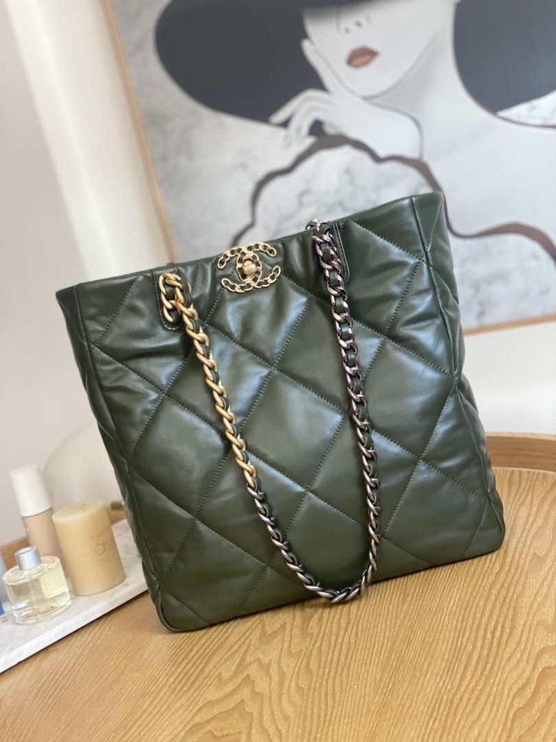 chanel as3519 chanel19 shopping bag shiny lambskin green 001 luxibags.ru .jpg