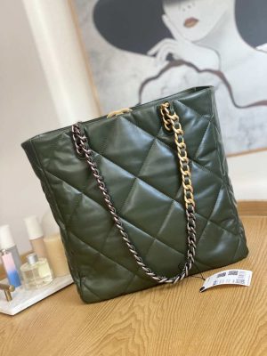chanel as3519 chanel19 shopping bag shiny lambskin green 002 luxibags.ru .jpg