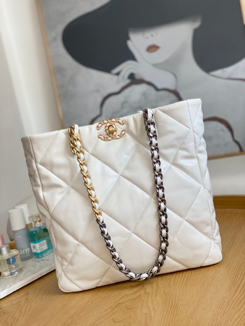 chanel as3519 chanel19 shopping bag shiny lambskin white 001 luxibags.ru .jpg