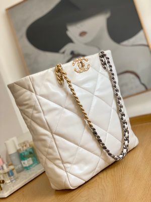 chanel as3519 chanel19 shopping bag shiny lambskin white 003 luxibags.ru .jpg