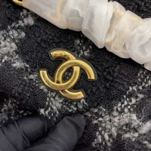 chanel as3564 maxi hobo bag wool tweed gold tone metal black gray 005 luxibags.ru .jpg