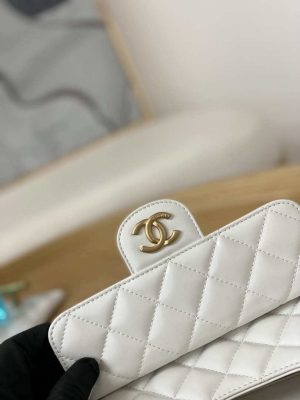 chanel as3690 hobo handbag shiny crumpled calfskin gold tone metal white 003 luxibags.ru .jpg