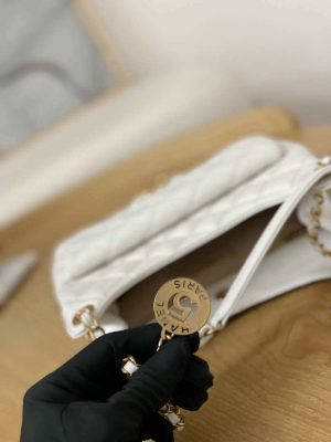 chanel as3690 hobo handbag shiny crumpled calfskin gold tone metal white 006 luxibags.ru .jpg