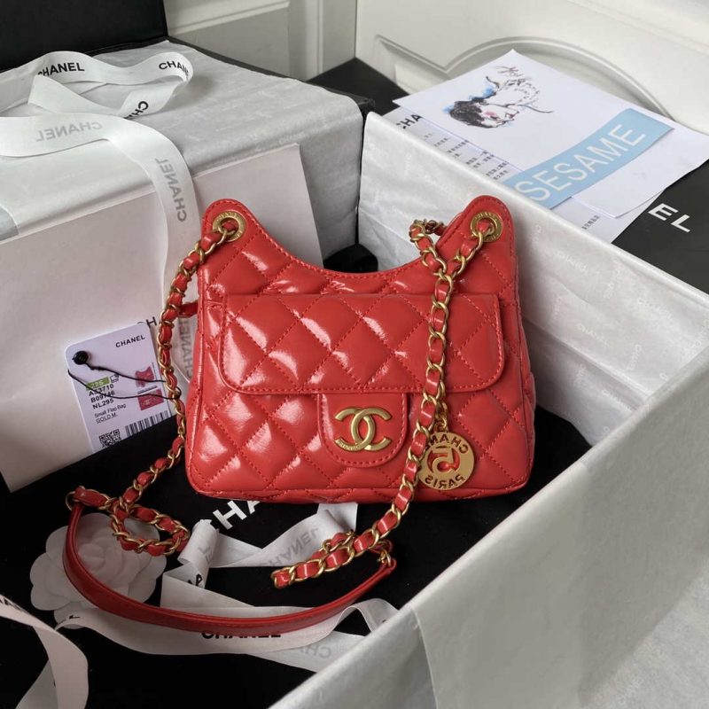 chanel as3710 small hobo handbag shiny crumpled calfskin gold tone metal red 001 luxibags.ru .jpg