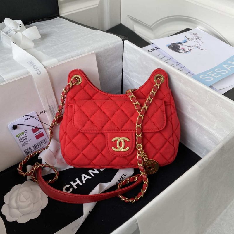 chanel as3710 small hobo handbag velvet gold tone metal red 001 luxibags.ru .jpg