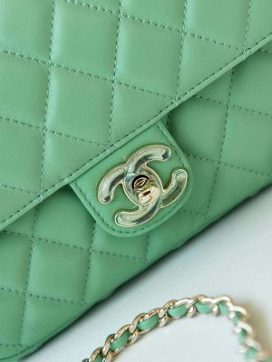 chanel as3783 small flap bag 23p lambskin gold tone metal 18 5 cm green 02 luxibags.ru .jpg