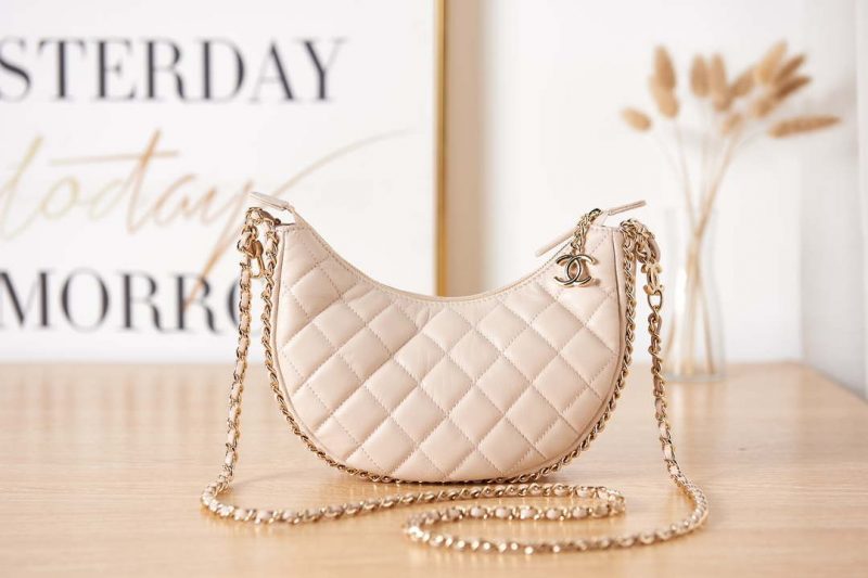 chanel as3917 clutch with chain lambskin shiny light gold metal ecru 001 luxibags.ru .jpg