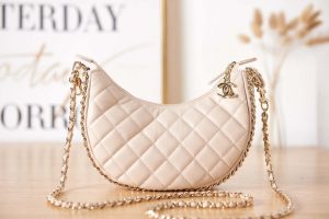 chanel as3917 clutch with chain lambskin shiny light gold metal ecru 002 luxibags.ru .jpg