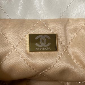 chanel as3980 22 mini handbag shiny calfskin gold tone metal white 009 luxibags.ru .jpg