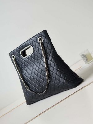 chanel as4223 large shopping bag aged shiny lambskin crystal pearls black metal black 004 luxibags.ru .jpg