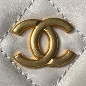 chanel as4368 large hobo bag shiny crumpled lambskin gold tone metal white 003 luxibags.ru .jpg
