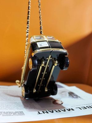 chanel as4590 mini van minaudiere plexi enamel strass gold tone metalblack white gold 003 luxibags.ru .jpg