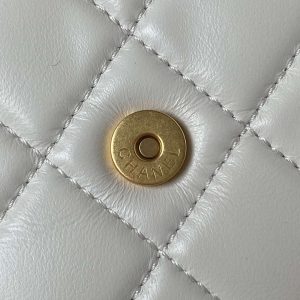 chanel as4610 messenger bag lambskin white 006 luxibags.ru .jpg