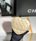 chanelap2784heartclutchwithchainlambskingold tonemetal 03 luxibags.ru .jpg