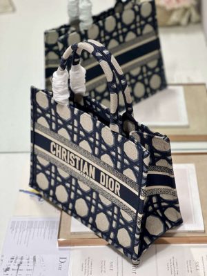 dior book tote m1296 medium beige and blue macrocannage embroidery m0080 003 luxibags.ru .jpg