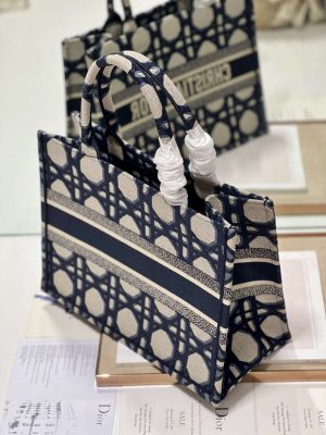 dior book tote m1296 medium beige and blue macrocannage embroidery m0080 006 luxibags.ru .jpg