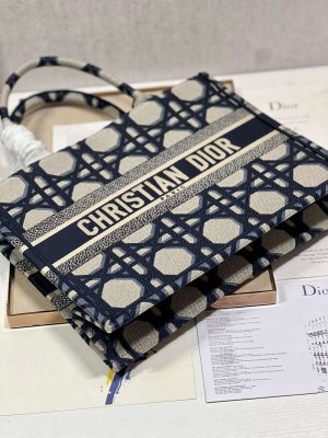 dior book tote m1296 medium beige and blue macrocannage embroidery m0080 008 luxibags.ru .jpg