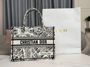 dior book tote m1296 medium dior black and white plan de paris embroidery 001 luxibags.ru .jpg