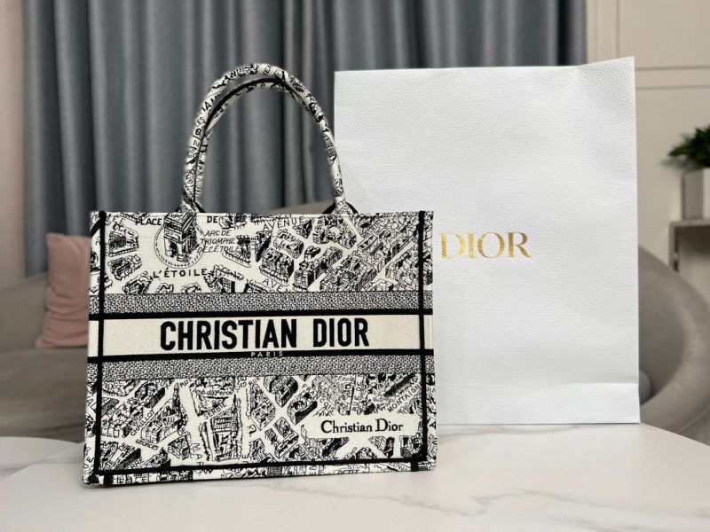 dior book tote m1296 medium dior black and white plan de paris embroidery 001 luxibags.ru .jpg