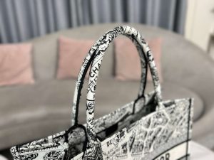 dior book tote m1296 medium dior black and white plan de paris embroidery 004 luxibags.ru .jpg
