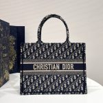 dior book tote m1296 medium ecru and blue dior oblique embroidery 001 luxibags.ru .jpg