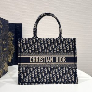 dior book tote m1296 medium ecru and blue dior oblique embroidery 001 luxibags.ru .jpg