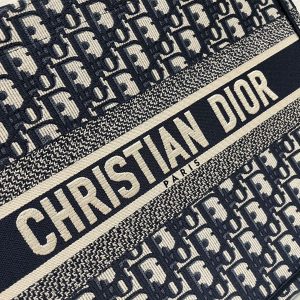 dior book tote m1296 medium ecru and blue dior oblique embroidery 002 luxibags.ru .jpg