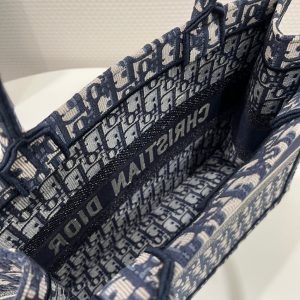 dior book tote m1296 medium ecru and blue dior oblique embroidery 006 luxibags.ru .jpg