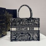 dior book tote m1296 medium ecru and blue toile de jouy embroidery 001 luxibags.ru .jpg