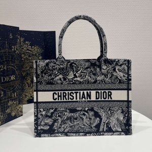 dior book tote m1296 medium ecru and blue toile de jouy embroidery 001 luxibags.ru .jpg