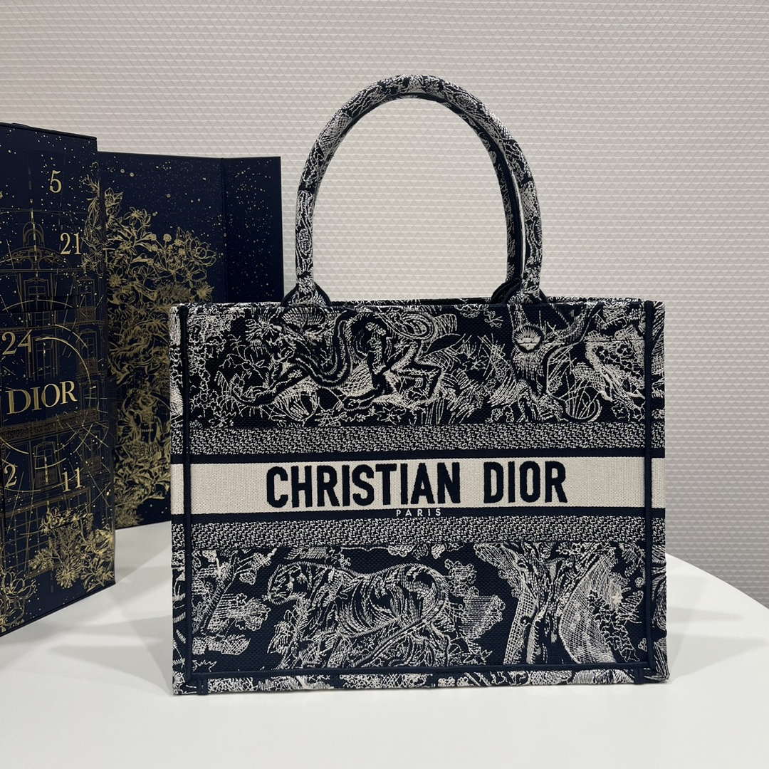 dior book tote m1296 medium ecru and blue toile de jouy embroidery 001 luxibags.ru .jpg