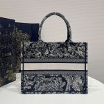 dior book tote m1296 medium ecru and blue toile de jouy embroidery 009 luxibags.ru .jpg