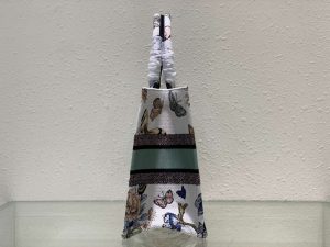 dior book tote m1296 medium latte multicolor dior jardin dhiver embroidery m0083 003 luxibags.ru .jpg