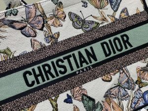 dior book tote m1296 medium latte multicolor dior jardin dhiver embroidery m0083 005 luxibags.ru .jpg