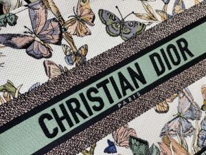 dior book tote m1296 medium latte multicolor dior jardin dhiver embroidery m0083 007 luxibags.ru .jpg