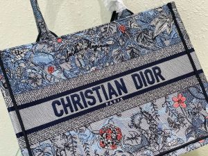 dior book tote m1296 medium latte multicolor dior jardin dhiver embroidery m0083 041 luxibags.ru .jpg