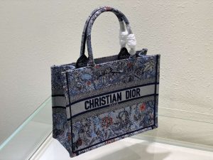 dior book tote m1296 medium latte multicolor dior jardin dhiver embroidery m0083 042 luxibags.ru .jpg