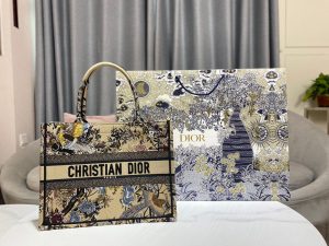 dior book tote m1296 medium latte multicolor dior jardin dhiver embroidery m0083 055 luxibags.ru .jpg