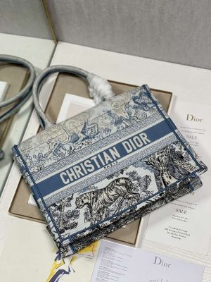 dior book tote m1296 medium toile de jouy embroidery m0075 009 luxibags.ru .jpg