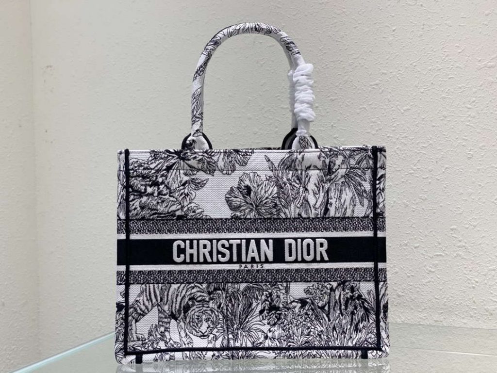 dior book tote m1296 medium toile de jouy embroidery m0076 001 luxibags.ru .jpg