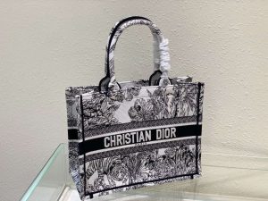 dior book tote m1296 medium toile de jouy embroidery m0076 005 luxibags.ru .jpg