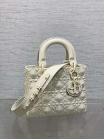 dior m0538 small lady dior bag matte white cannage calfskin with diamond motif 01 luxibags.ru .jpg dior m0538 small lady dior bag matte white cannage calfskin with diamond motif 01 luxibags.ru .jpg