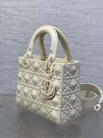 dior m0538 small lady dior bag matte white cannage calfskin with diamond motif 06 luxibags.ru .jpg dior m0538 small lady dior bag matte white cannage calfskin with diamond motif 06 luxibags.ru .jpg