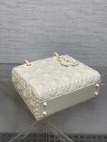 dior m0538 small lady dior bag matte white cannage calfskin with diamond motif 07 luxibags.ru .jpg dior m0538 small lady dior bag matte white cannage calfskin with diamond motif 07 luxibags.ru .jpg