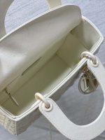 dior m0538 small lady dior bag matte white cannage calfskin with diamond motif 08 luxibags.ru .jpg dior m0538 small lady dior bag matte white cannage calfskin with diamond motif 08 luxibags.ru .jpg