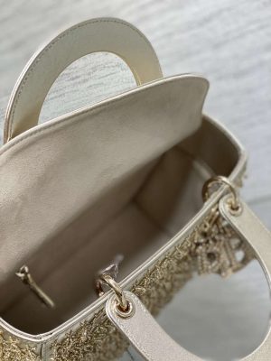 dior m0565 medium lady d life bag beaded crystal pendant embroidered gold 008 luxibags.ru .jpg