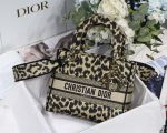 dior m0565 medium lady d lite bag beige and black mizza embroidery 01 luxibags.ru .jpg